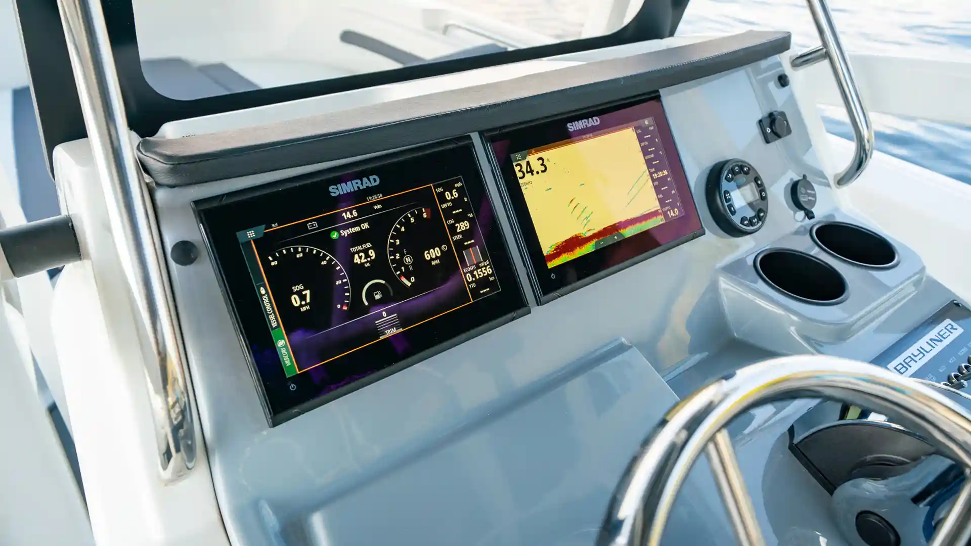 Katalog-Boote-T22CCCX-Steuer svg%3E